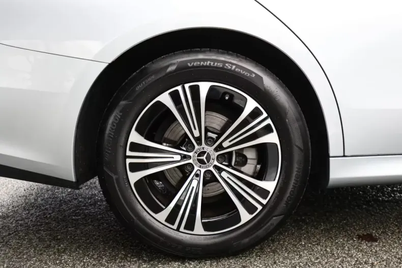 Mercedes-Benz E 200 (Clasa E) din 2024 cu 5.200 km - oferta MER192395 - foto 3