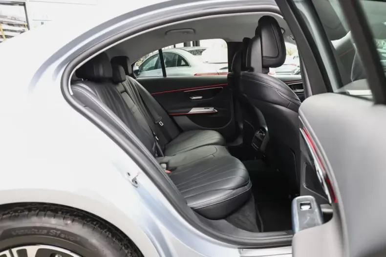 Mercedes-Benz E 200 (Clasa E) din 2024 cu 5.200 km - oferta MER192395 - foto 7