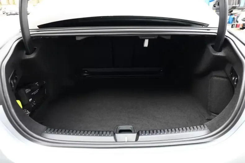 Mercedes-Benz E 200 (Clasa E) din 2024 cu 5.200 km - oferta MER192395 - foto 19