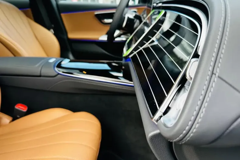 Mercedes-Benz E 200 (Clasa E) din 2024 cu 10 km - oferta MER192397 - foto 9