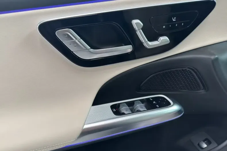 Mercedes-Benz E 200 (Clasa E) din 2025 cu 19.500 km - oferta MER192401 - foto 12