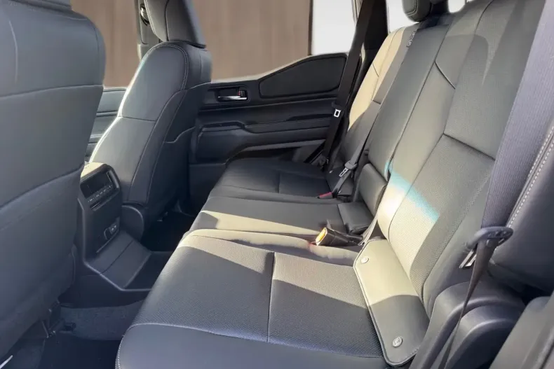 Toyota Land Cruiser din 2025 cu 2.500 km - oferta TOY192412 - foto 2