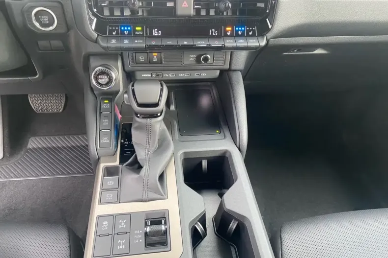 Toyota Land Cruiser din 2026 cu 5 km - oferta TOY192413 - foto 8