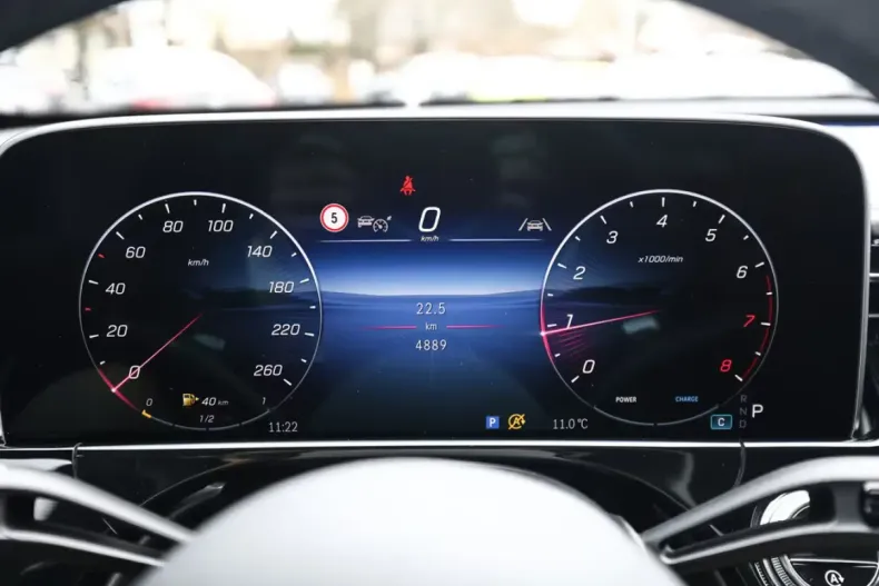 Mercedes-Benz E 200 (Clasa E) din 2025 cu 5.100 km - oferta MER192414 - foto 6