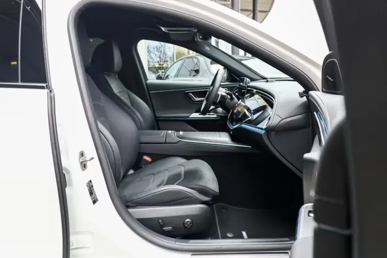 Mercedes-Benz E 200 (Clasa E) din 2025 cu 5.100 km - oferta MER192414 - foto 11