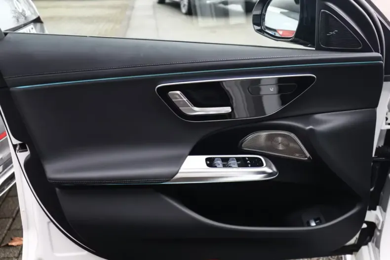 Mercedes-Benz E 200 (Clasa E) din 2025 cu 5.100 km - oferta MER192414 - foto 19