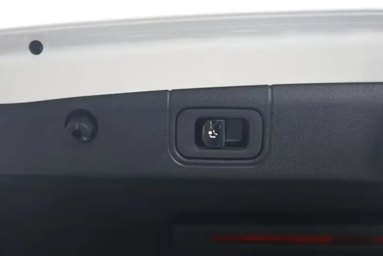 Mercedes-Benz E 200 (Clasa E) din 2025 cu 5.100 km - oferta MER192414 - foto 23