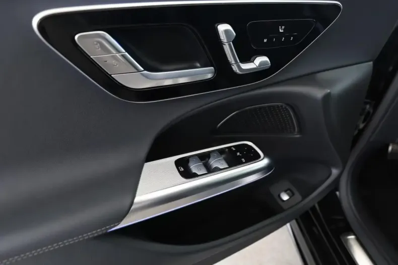 Mercedes-Benz E 200 (Clasa E) din 2025 cu 6.333 km - oferta MER192415 - foto 14