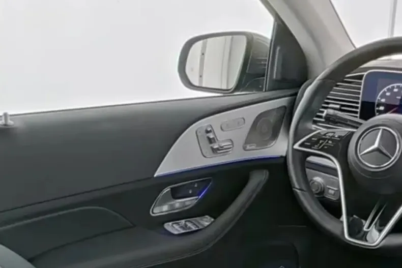 Mercedes-Benz GLE 300 (Clasa GLE) din 2024 cu 23.600 km - oferta MER192426 - foto 5