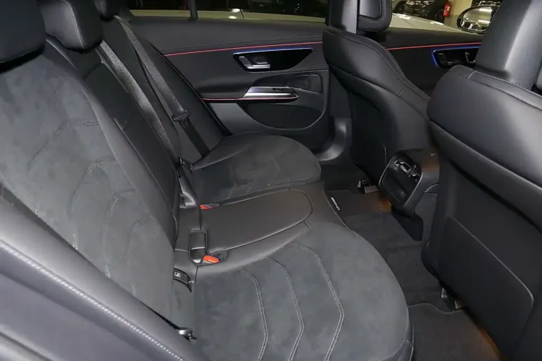 Mercedes-Benz E 200 (Clasa E) din 2026 cu 8.500 km - oferta MER192427 - foto 13