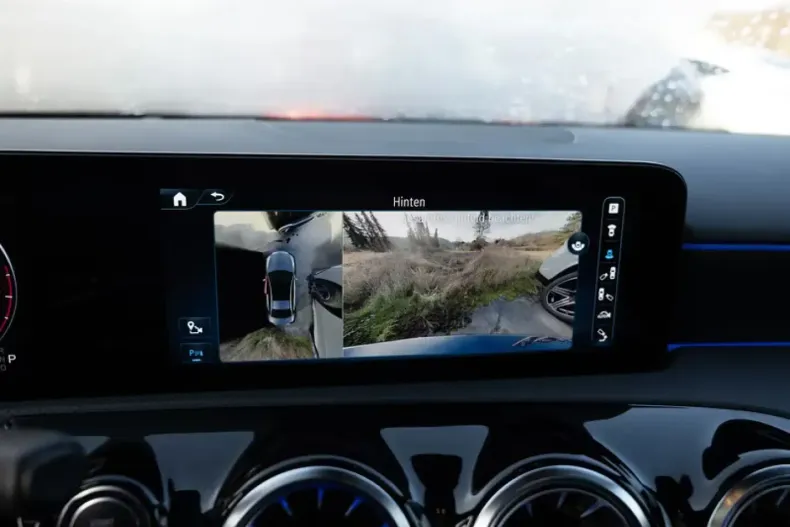 Mercedes-Benz A 220 (Clasa A) din 2023 cu 6.800 km - oferta MER192429 - foto 11