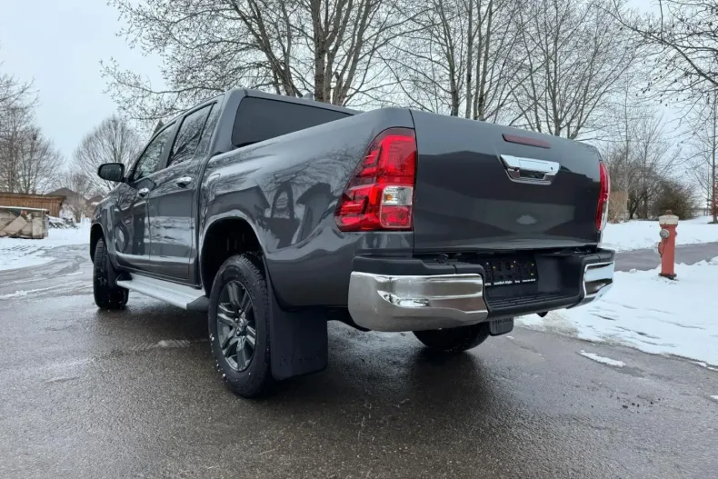 Toyota Hilux din 2025 cu 4.990 km - oferta TOY192432 - foto 3