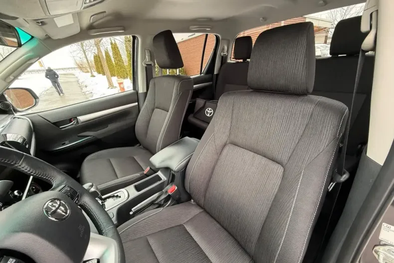 Toyota Hilux din 2025 cu 4.990 km - oferta TOY192432 - foto 8