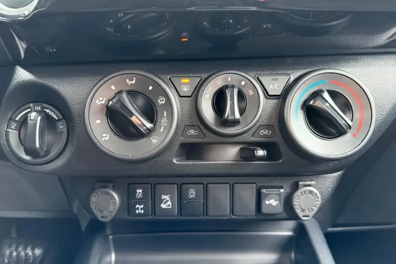 Toyota Hilux din 2025 cu 4.990 km - oferta TOY192432 - foto 14