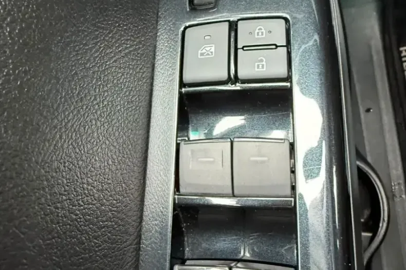 Toyota Hilux din 2025 cu 4.990 km - oferta TOY192432 - foto 19