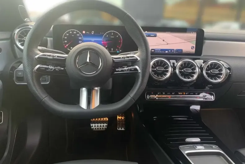 Mercedes-Benz A 220 (Clasa A) din 2023 cu 14.085 km - oferta MER192435 - foto 4