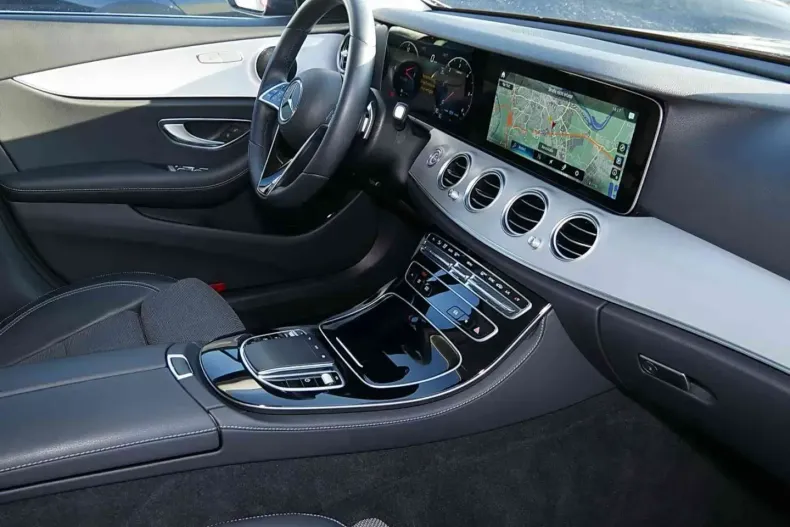 Mercedes-Benz E 220 (Clasa E) din 2022 cu 21.326 km - oferta MER192441 - foto 5