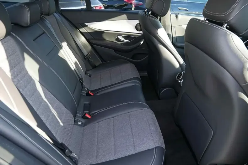 Mercedes-Benz E 220 (Clasa E) din 2022 cu 21.326 km - oferta MER192441 - foto 7