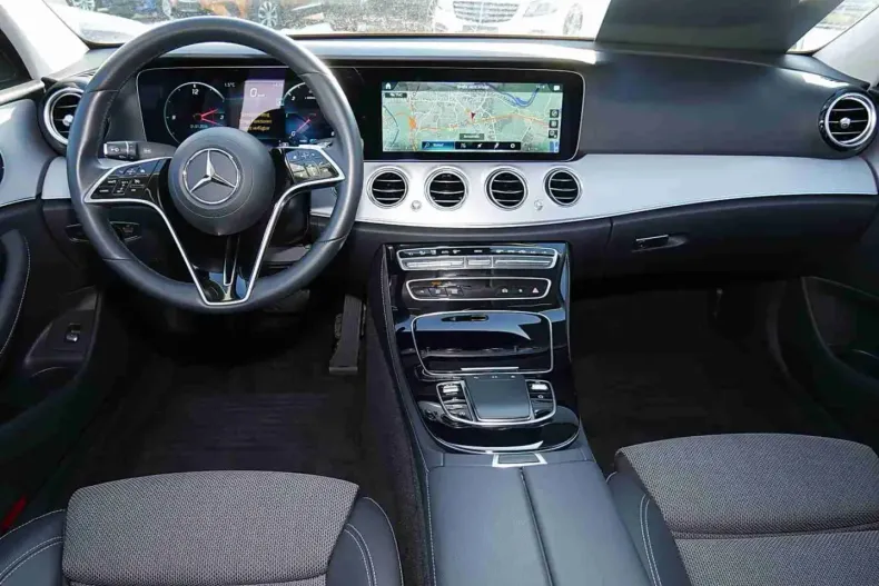 Mercedes-Benz E 220 (Clasa E) din 2022 cu 21.326 km - oferta MER192441 - foto 8