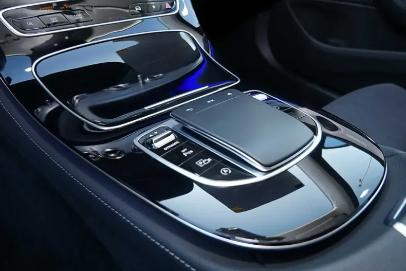 Mercedes-Benz E 220 (Clasa E) din 2022 cu 21.326 km - oferta MER192441 - foto 10