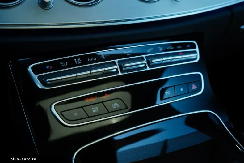 Mercedes-Benz E 220 (Clasa E) din 2021 cu 74.500 km - oferta MER192442 - foto 23