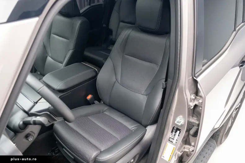 Toyota Land Cruiser din 2025 cu 863 km - oferta TOY192444 - foto 8