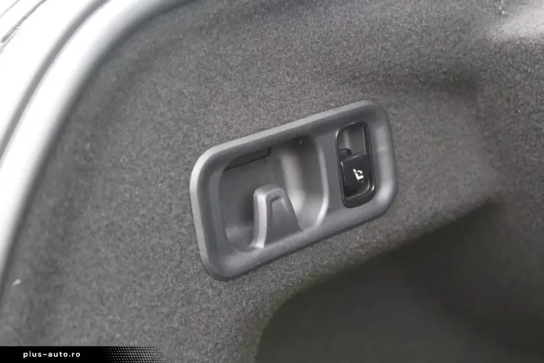 Mercedes-Benz E 200 (Clasa E) din 2025 cu 15.221 km - oferta MER192465 - foto 14