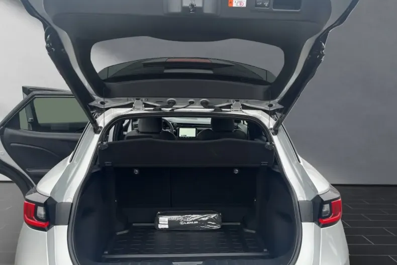 Lexus LBX din 2024 cu 14.459 km - oferta LEX192521 - foto 19