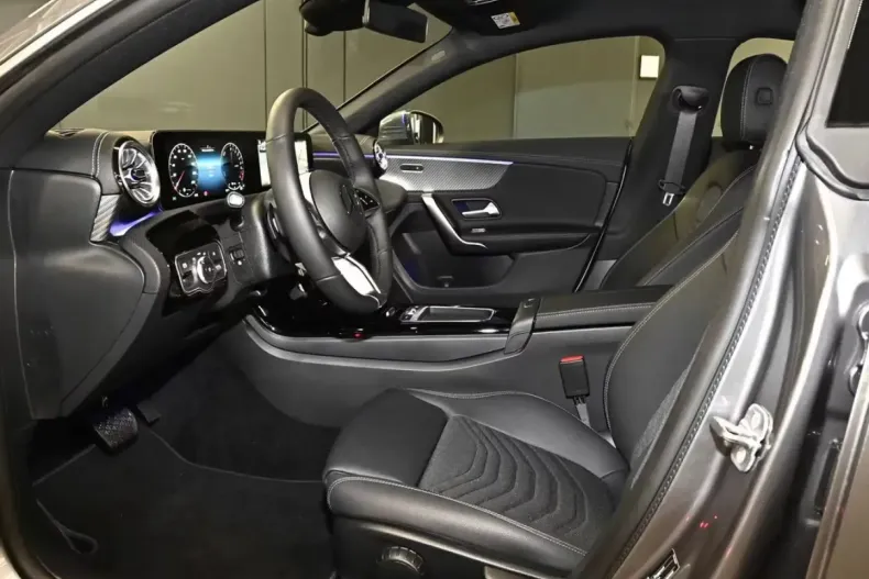 Mercedes-Benz CLA 250 (Clasa CLA) din 2025 cu 2.898 km - oferta MER192571 - foto 8