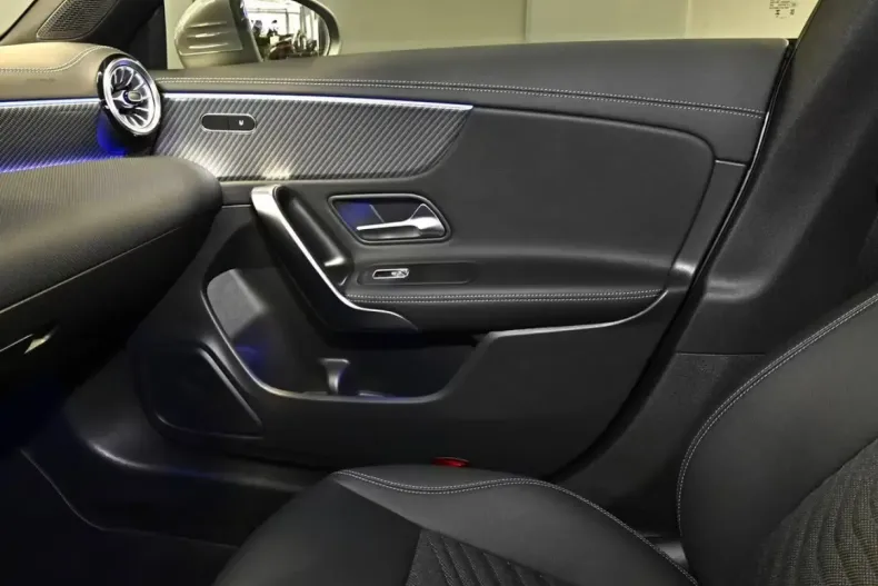 Mercedes-Benz CLA 250 (Clasa CLA) din 2025 cu 2.898 km - oferta MER192571 - foto 13