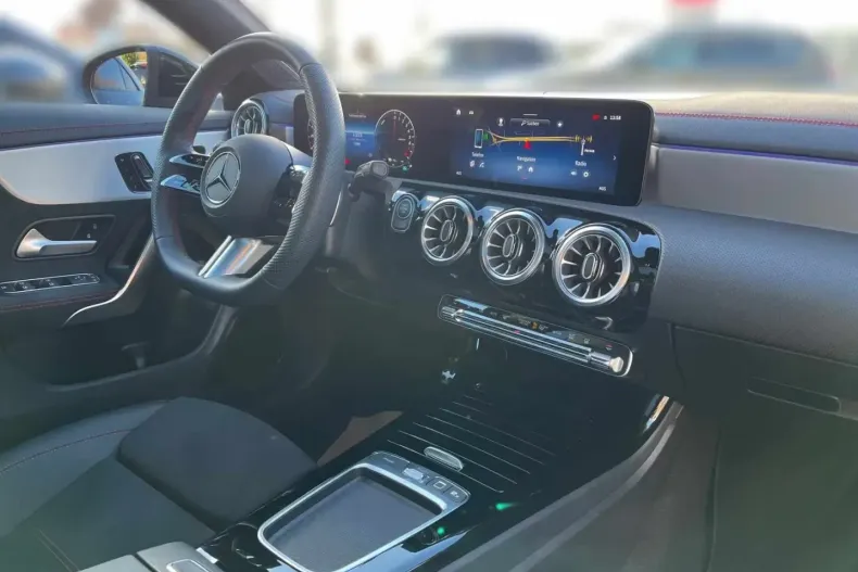 Mercedes-Benz CLA 250 (Clasa CLA) din 2024 cu 5.379 km - oferta MER192572 - foto 15