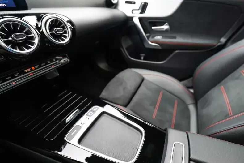 Mercedes-Benz CLA 250 (Clasa CLA) din 2025 cu 7.080 km - oferta MER192573 - foto 7