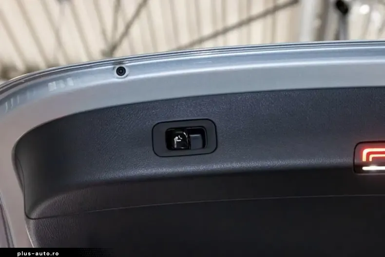 Mercedes-Benz GLC 400 (Clasa GLC) din 2025 cu 7.500 km - oferta MER192587 - foto 18