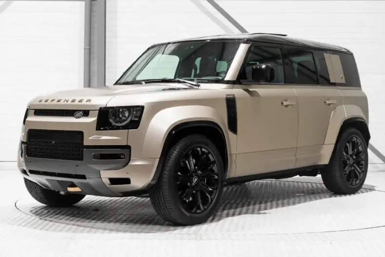 Land Rover Defender din 2025 cu 18 km - oferta LAN192589 - foto 1