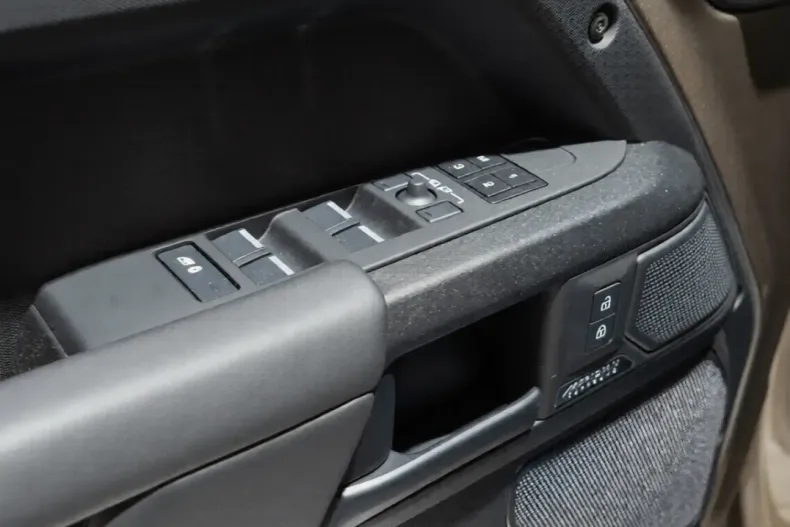 Land Rover Defender din 2025 cu 18 km - oferta LAN192589 - foto 14