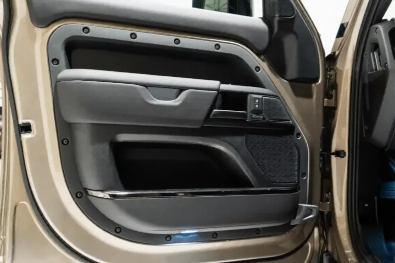Land Rover Defender din 2025 cu 18 km - oferta LAN192589 - foto 16