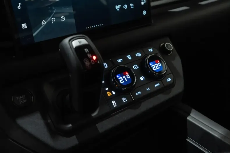 Land Rover Defender din 2025 cu 18 km - oferta LAN192589 - foto 19