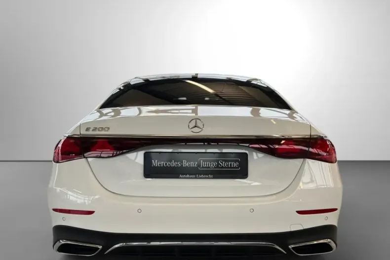 Mercedes-Benz E 200 (Clasa E) din 2025 cu 9.700 km - oferta MER192593 - foto 6