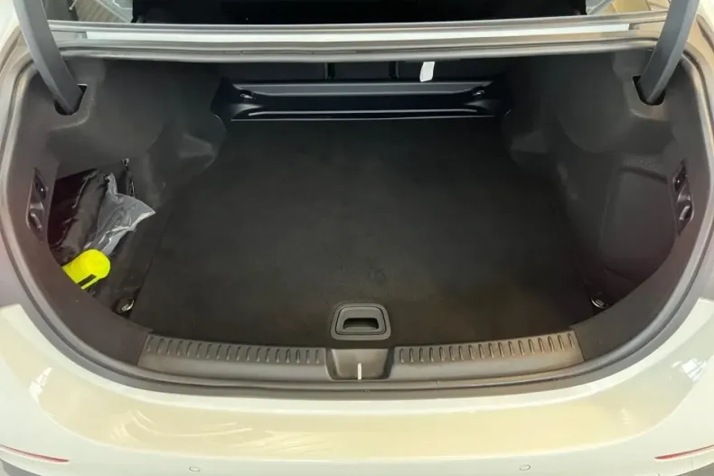 Mercedes-Benz E 200 (Clasa E) din 2025 cu 9.700 km - oferta MER192593 - foto 11