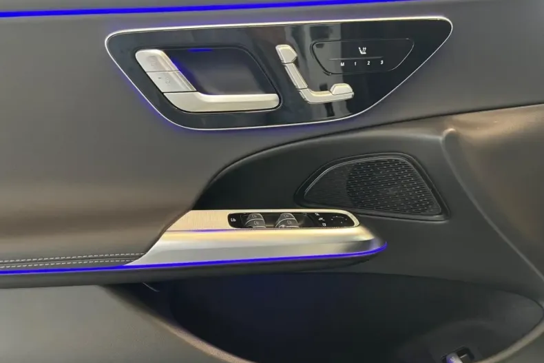 Mercedes-Benz E 200 (Clasa E) din 2025 cu 9.700 km - oferta MER192593 - foto 12