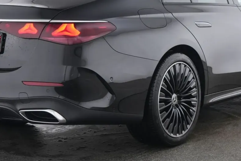 Mercedes-Benz E 200 (Clasa E) din 2024 cu 22.275 km - oferta MER192596 - foto 4