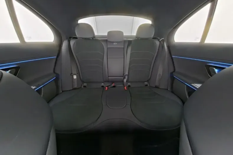 Mercedes-Benz E 200 (Clasa E) din 2024 cu 22.275 km - oferta MER192596 - foto 9