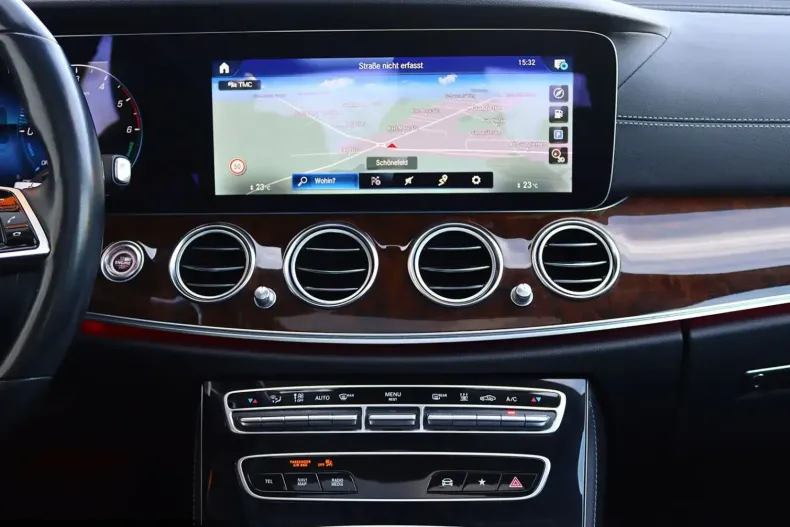 Mercedes-Benz E 300 (Clasa E) din 2021 cu 66.833 km - oferta MER192604 - foto 11