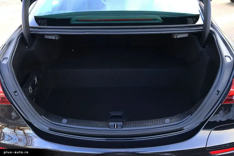 Mercedes-Benz E 300 (Clasa E) din 2021 cu 66.833 km - oferta MER192604 - foto 17