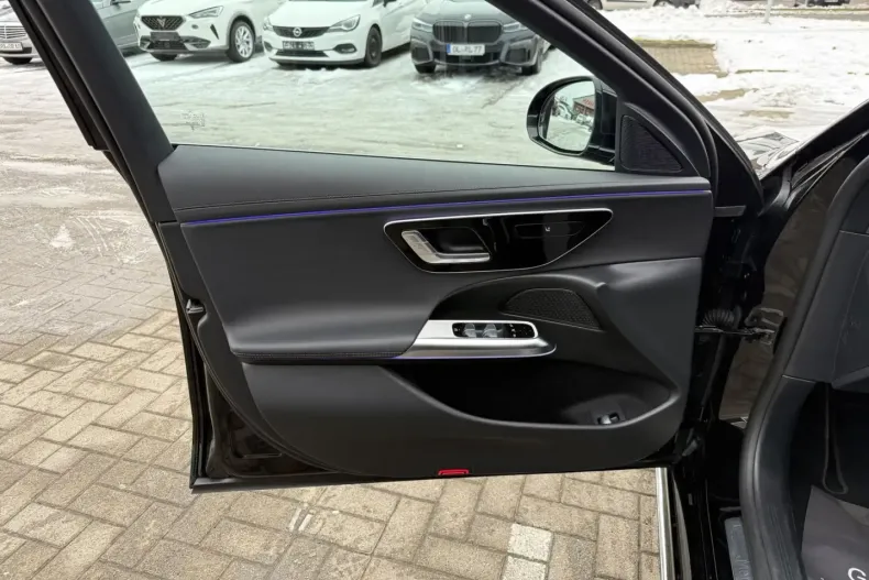 Mercedes-Benz E 200 (Clasa E) din 2024 cu 9.400 km - oferta MER192608 - foto 13