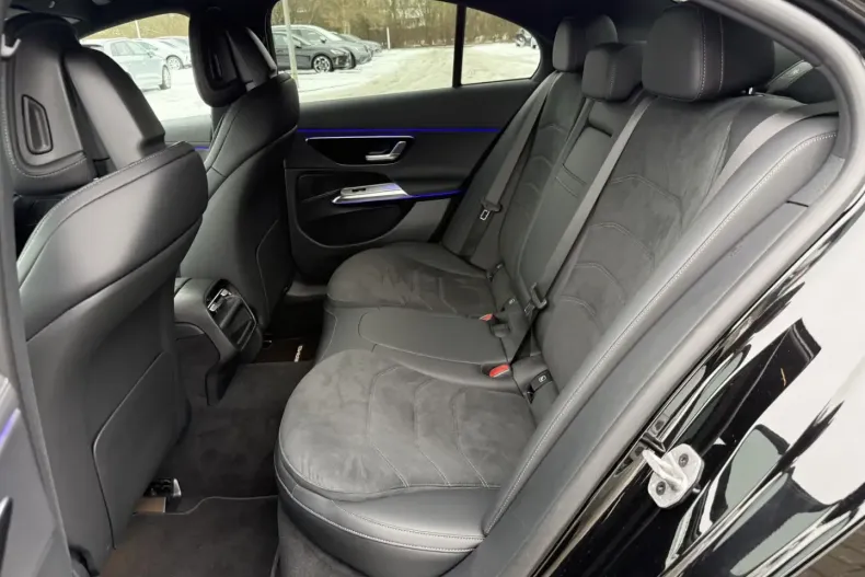 Mercedes-Benz E 200 (Clasa E) din 2024 cu 9.400 km - oferta MER192608 - foto 21