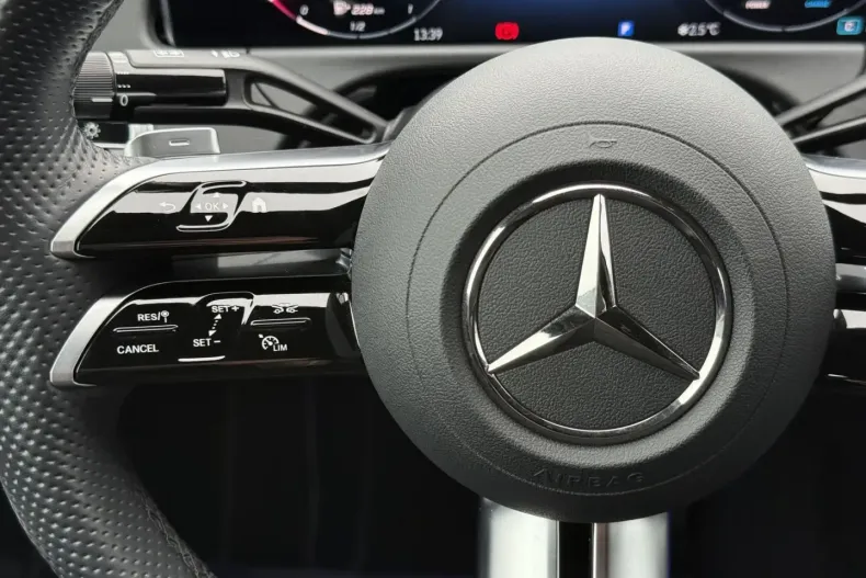 Mercedes-Benz E 200 (Clasa E) din 2024 cu 9.400 km - oferta MER192608 - foto 32