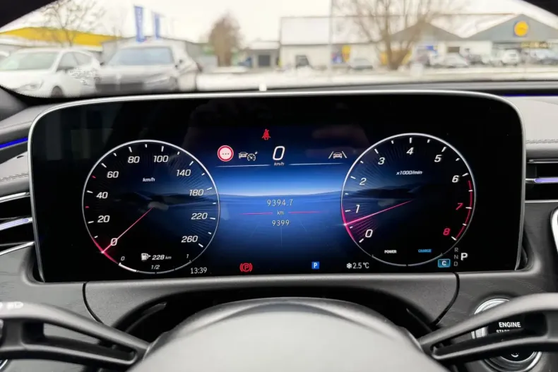 Mercedes-Benz E 200 (Clasa E) din 2024 cu 9.400 km - oferta MER192608 - foto 42