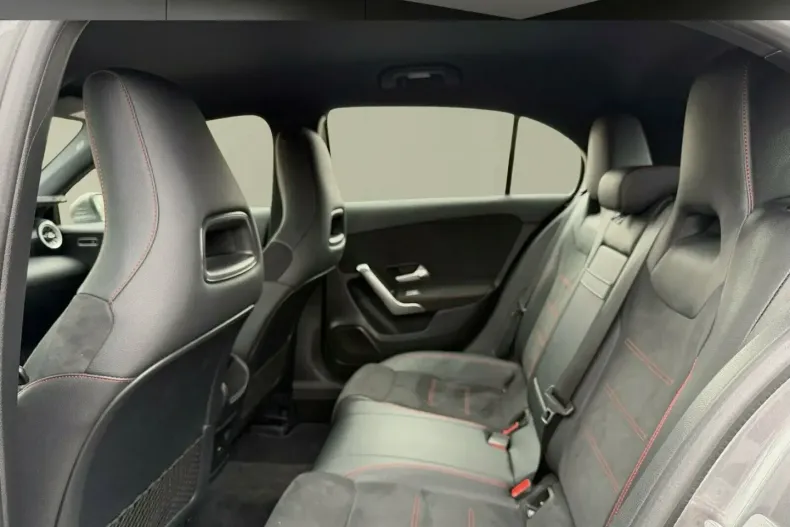 Mercedes-Benz A 180 (Clasa A) din 2024 cu 27.451 km - oferta MER192618 - foto 11