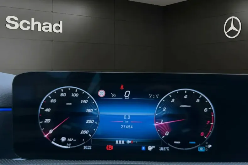 Mercedes-Benz A 180 (Clasa A) din 2024 cu 27.451 km - oferta MER192618 - foto 13